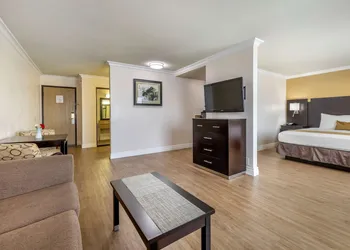 Best Western Plus South Bay Hotel hotel thumbnail 6