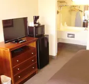 Trade Winds Central Inn hotel detail image 5