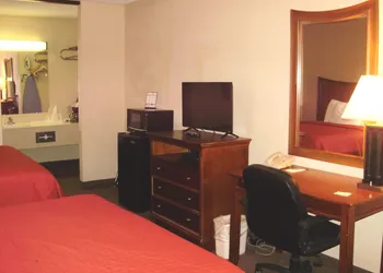 Trade Winds Central Inn hotel thumbnail 6