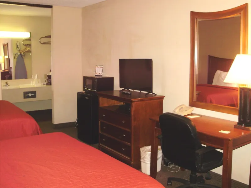 Trade Winds Central Inn hotel detail image 6