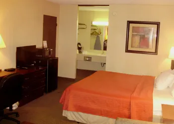 Trade Winds Central Inn hotel thumbnail 7