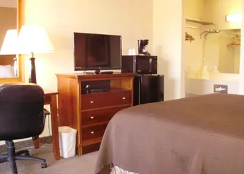 Trade Winds Central Inn hotel thumbnail 8