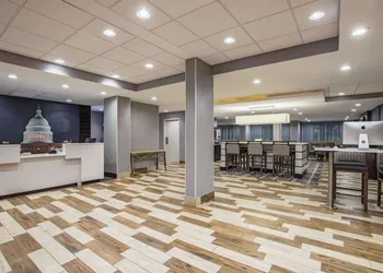 La Quinta Inn & Suites by Wyndham DC Metro Capital Beltway hotel thumbnail 2