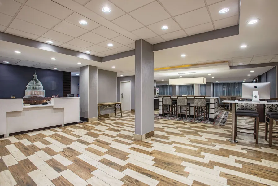 La Quinta Inn & Suites by Wyndham DC Metro Capital Beltway hotel detail image 2