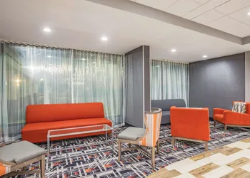 La Quinta Inn & Suites by Wyndham DC Metro Capital Beltway hotel thumbnail 3