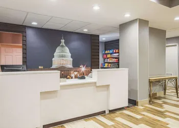 La Quinta Inn & Suites by Wyndham DC Metro Capital Beltway hotel thumbnail 4