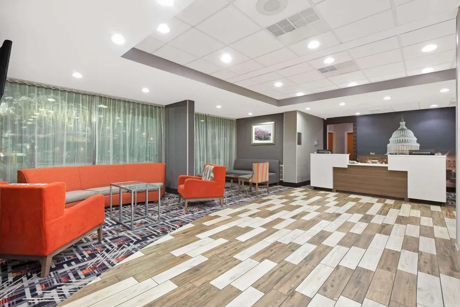 La Quinta Inn & Suites by Wyndham DC Metro Capital Beltway hotel detail image 6