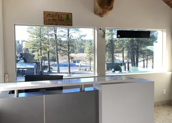 Motel In The Pines hotel thumbnail 2