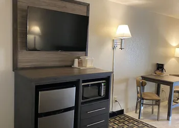 Motel In The Pines hotel thumbnail 7