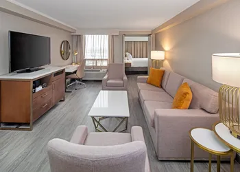 Crowne Plaza Toronto Airport by IHG hotel thumbnail 4