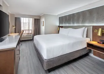 Crowne Plaza Toronto Airport by IHG hotel thumbnail 5