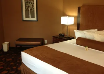 Best Western Plus Suites Hotel Coronado Island hotel thumbnail 5