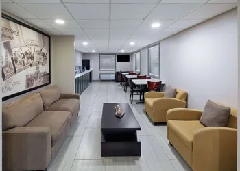 Super 8 by Wyndham Buffalo hotel thumbnail 3