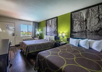 Super 8 by Wyndham El Paso Airport hotel thumbnail 4