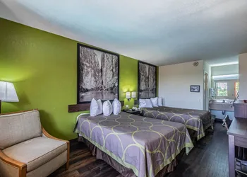Super 8 by Wyndham El Paso Airport hotel thumbnail 5