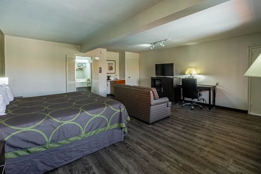 Super 8 by Wyndham El Paso Airport hotel detail image 6