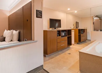 Best Western Plus Suites Hotel - LAX Airport LA Stadium hotel thumbnail 6