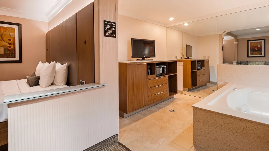 Best Western Plus Suites Hotel - LAX Airport LA Stadium hotel detail image 6