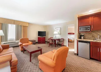 Best Western Plus West Covina Inn hotel thumbnail 6