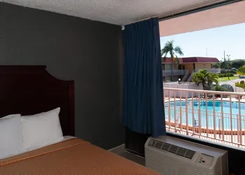 Express inn and suites hotel thumbnail 6