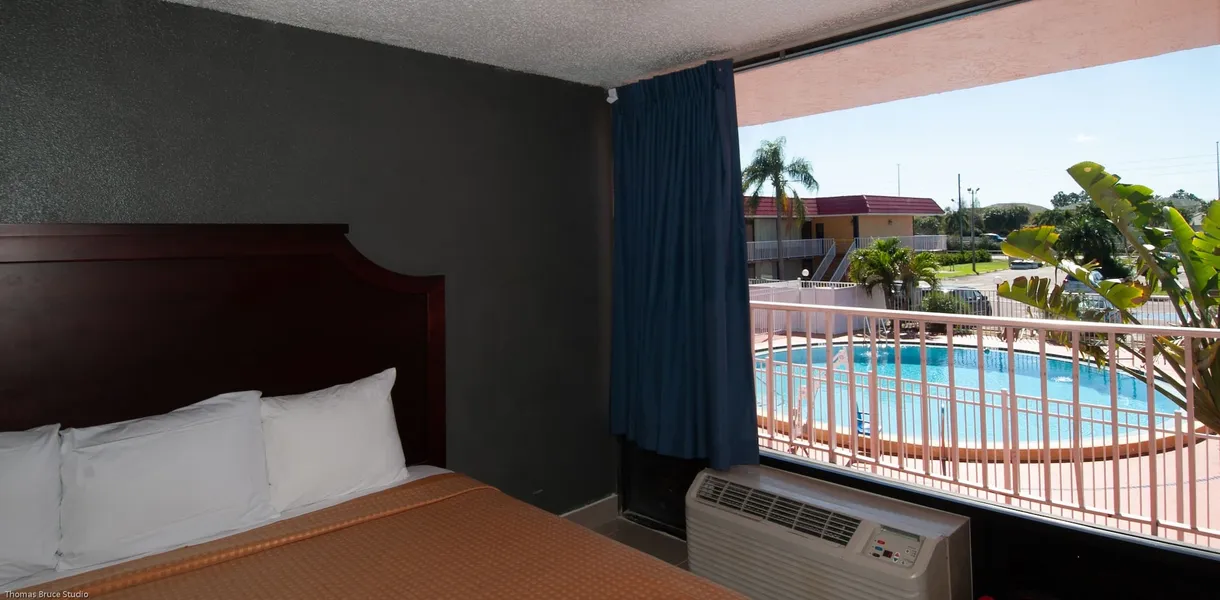 Express inn and suites hotel detail image 6