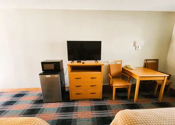 Americas Best Inn Iola hotel thumbnail 6