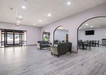 Quality Inn Grayville hotel thumbnail 5