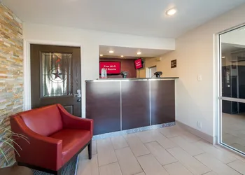 Red Roof Inn San Antonio E – Frost Bank Center hotel thumbnail 4