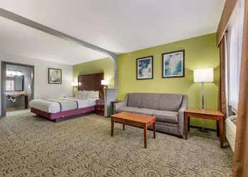 SureStay Hotel by Best Western Deer Park hotel thumbnail 4