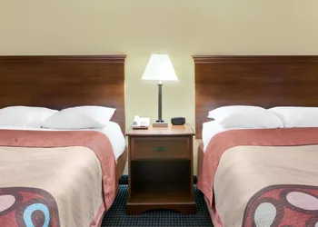 Super 8 by Wyndham Hattiesburg South hotel thumbnail 7