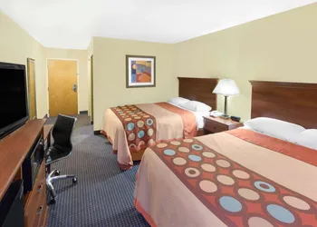 Super 8 by Wyndham Hattiesburg South hotel thumbnail 8
