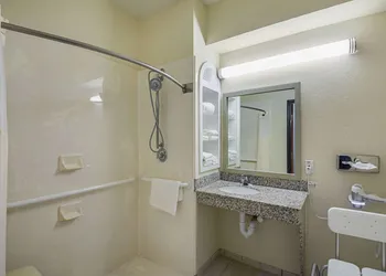 Quality Inn & Suites Lampasas hotel thumbnail 7