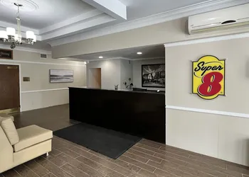 Super 8 by Wyndham Kirkland Lake hotel thumbnail 2