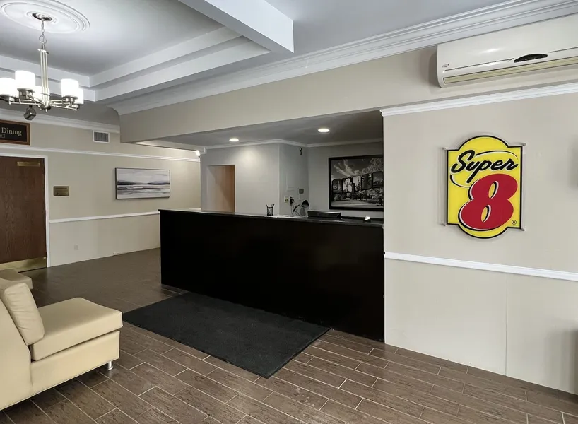 Super 8 by Wyndham Kirkland Lake hotel detail image 2