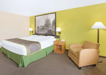 Super 8 by Wyndham Davenport hotel thumbnail 8