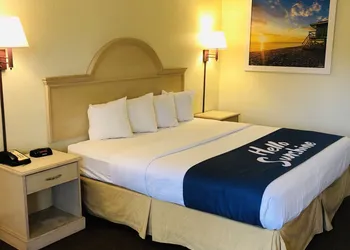 Days Inn & Suites by Wyndham Navarre - near Beaches/Hurlburt hotel thumbnail 6