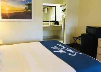 Days Inn & Suites by Wyndham Navarre - near Beaches/Hurlburt hotel thumbnail 7