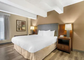 Fairway Inn and Suites, an Ascend Collection Hotel hotel thumbnail 4