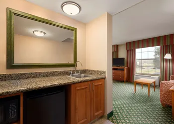 Hampton Inn & Suites Williamsburg-Central hotel thumbnail 8