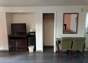 La Hacienda Motel hotel thumbnail 6