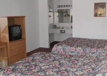 Dude & Roundup hotel thumbnail 8