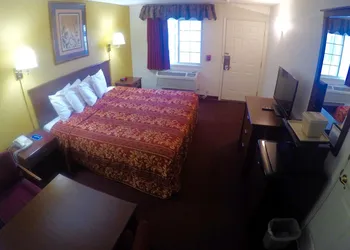 Rodeway Inn Goddard hotel thumbnail 6