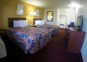 Rodeway Inn Goddard hotel thumbnail 8