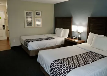 La Quinta Inn & Suites by Wyndham Tomball hotel thumbnail 4