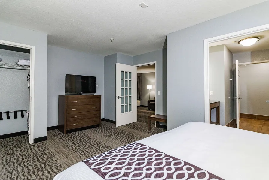 La Quinta Inn & Suites by Wyndham Tomball hotel detail image 6