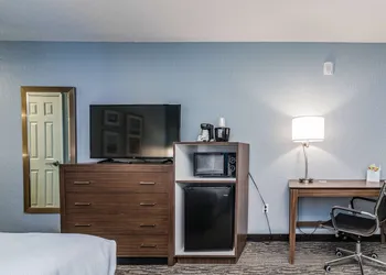 La Quinta Inn & Suites by Wyndham Tomball hotel thumbnail 8