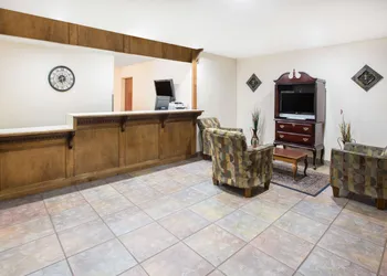 Days Inn & Suites by Wyndham Eunice hotel thumbnail 3