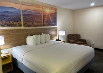 Days Inn & Suites by Wyndham Eunice hotel thumbnail 5