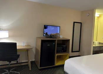 Days Inn & Suites by Wyndham Eunice hotel thumbnail 6