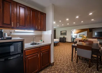 Christopher Inn and Suites hotel thumbnail 5